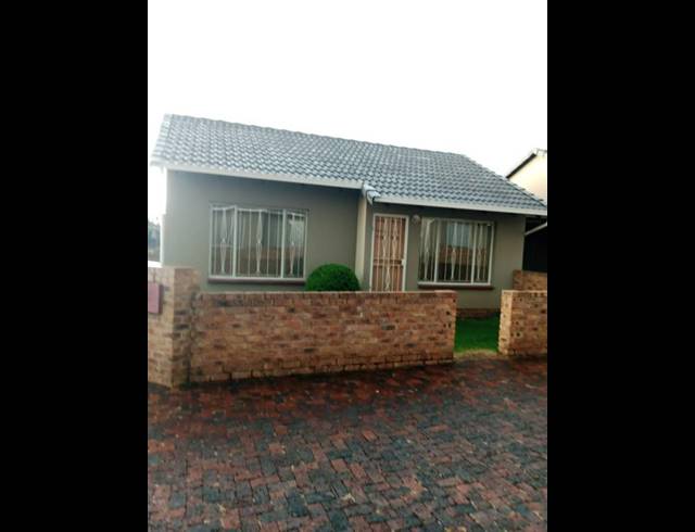 2 BEDROOM TOWNHOUSE FOR SALE IN ORMONDE